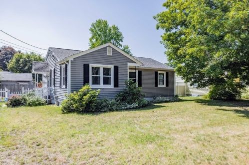 573 Burnett Rd, Chicopee, MA 01020 exterior