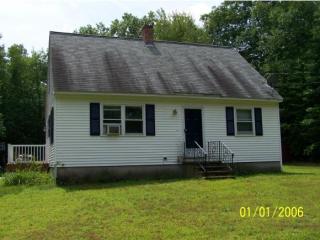 86 Green Rd, Raymond, NH 03077 exterior