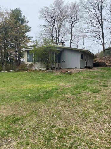 413 Girard Ave, Pembroke, NH 03275 exterior