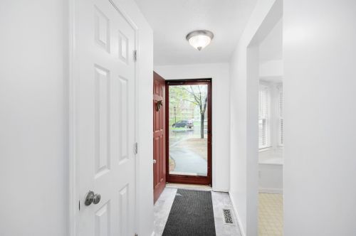 114 Bartemus Trl, Nashua, NH 03063 exterior