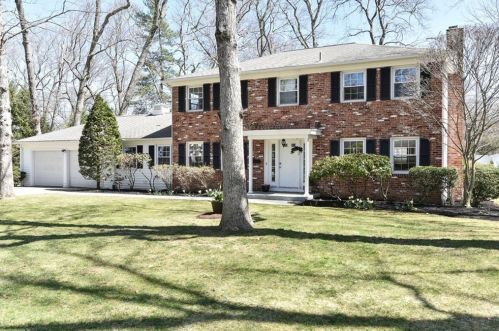 422 Red Chimney Dr, Warwick, RI 02886 exterior