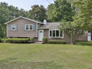 16 Wiltan Dr, Upper Stepney, CT 06468 exterior