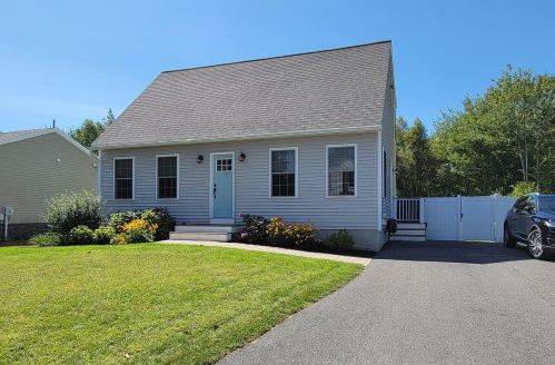 36 Crabtree Dr, Topsham, ME 04086 exterior