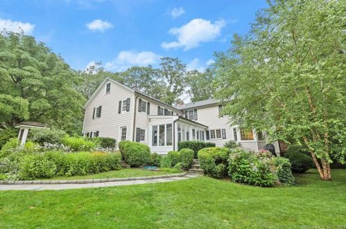 528 Canoe Hill Rd, New Canaan, CT 06840 exterior