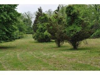 202 Poppasquash Rd, Bristol, RI 02809 exterior