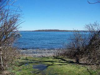 238 Shore Rd, Jamestown, RI 02835 exterior
