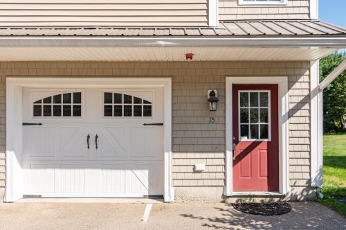 15 Townsend Dr, Dover, NH 03820 exterior