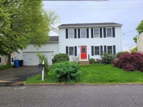 24 Chestnut St, Cumberland, RI 02864 exterior