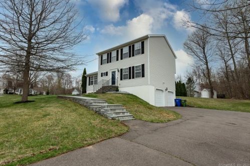 13 Horseshoe Ln, Middletown, CT 06457 exterior