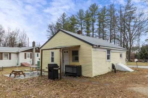 17 Rose Ave, Plaistow, NH 03865 exterior