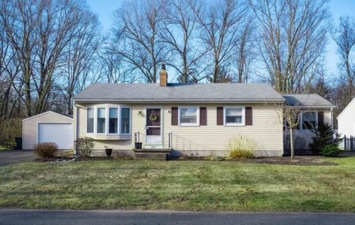 282 Newhouse St, Springfield, MA 01118 exterior