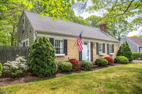 614 Old Strawberry Hill Rd, Centerville, MA 02632 exterior