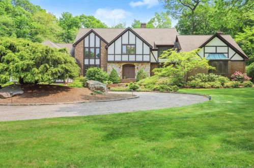 37 Long Lots Rd, New Canaan, CT 06840 exterior