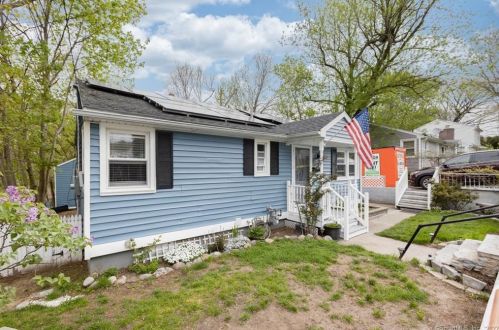 71 Brookview Ave, Waterbury, CT 06706 exterior