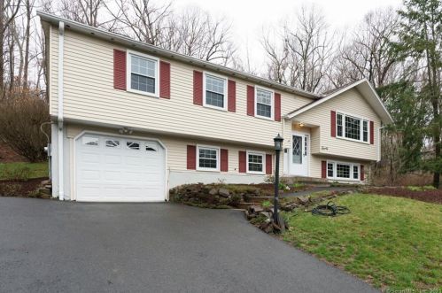 20 Lost Brook Ln, Wallingford, CT 06492 exterior