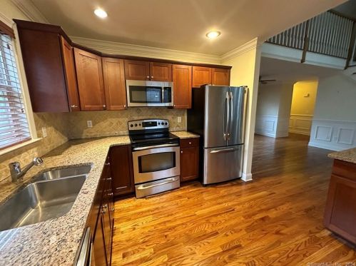 6 Pinehurst Ln, Moodus, CT 06469 exterior