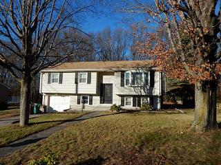 101 Glaude Ln, Woonsocket, RI 02895 exterior