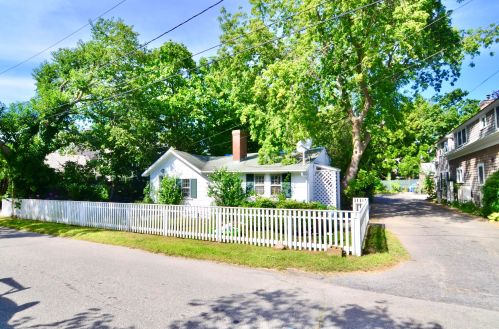 11 Norton St, Marthas Vineyard, MA 02539 exterior