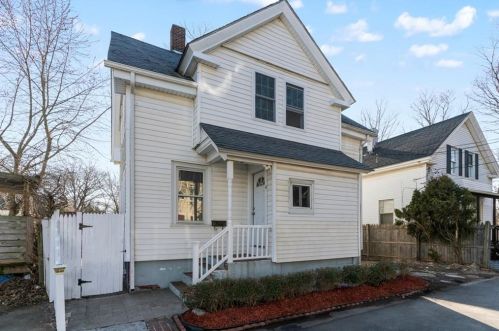 4 Deerfield Ter, Providence, RI 02907 exterior