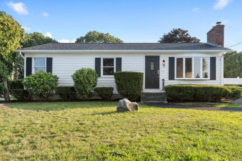 71 Collingwood Dr, Warwick, RI 02886 exterior