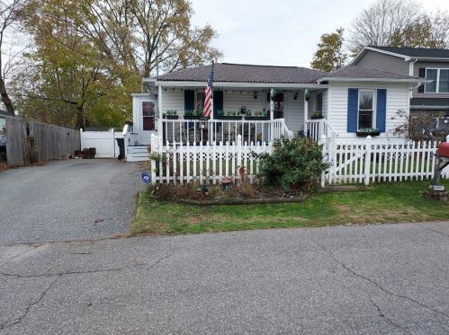 14 Noyes St, Warwick, RI 02886 exterior