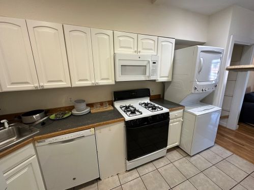 21 Radnor Rd, Roxbury Xing, MA 02135 exterior