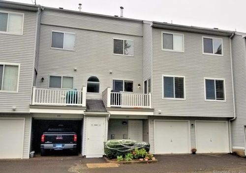 123 Staffordshire Commons Dr, Wallingford, CT 06492 exterior