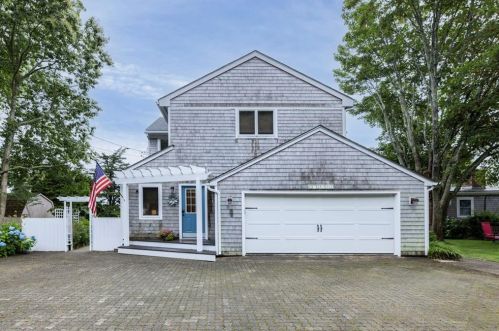 60 Oak Hill Rd, South Kingstown, RI 02882 exterior