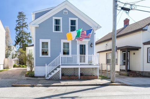 5 Potter St, Newport, RI 02840 exterior