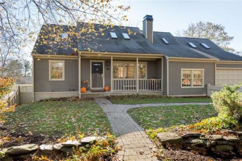 42 Farm Dr, Cumberland, RI 02864 exterior