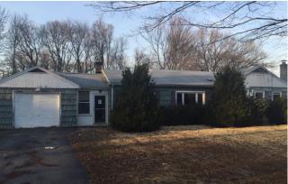 24 Longmeadow Dr, Waterbury, CT 06706 exterior