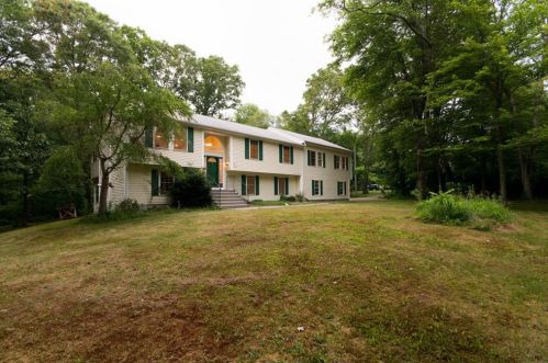 139 Old Rose Hill Rd, Wakefield, RI 02879 exterior