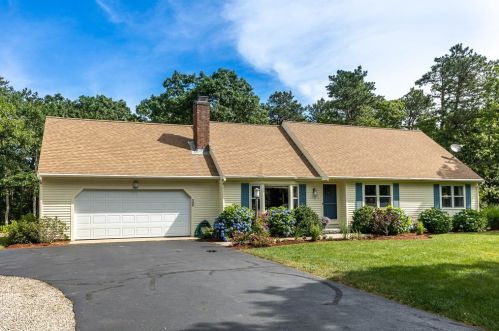 196 Headwaters Dr, Hardwich, MA 02645 exterior