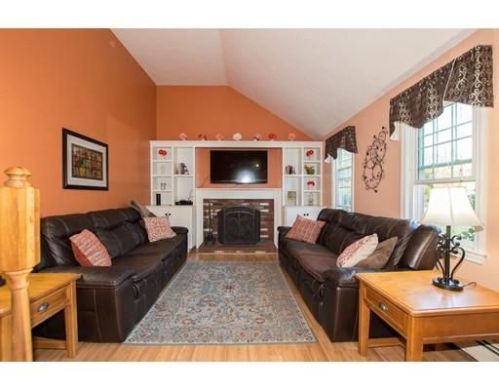 1 Burton Ln, Kingston, MA 02364 exterior