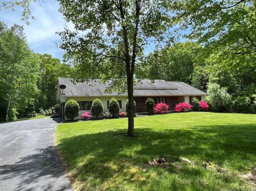 135 Mountain View Dr, Torrington, CT 06791 exterior