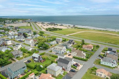 15 Greenbrier Rd, Narragansett, RI 02882 exterior