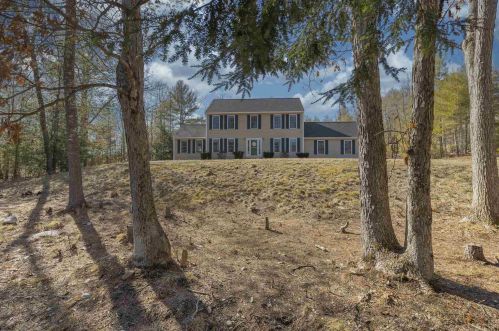 4 Ames Rd, Brookline, NH 03033 exterior