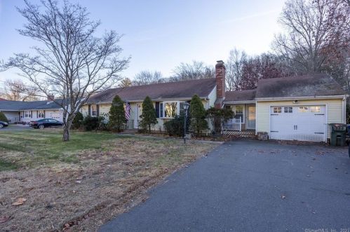 201 Robindale Dr, Kensington, CT 06037 exterior