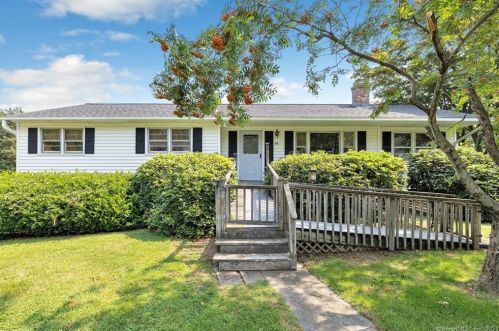 45 Cribbins Ave, Huntington, CT 06484 exterior