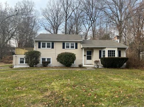 476 Pepper Ridge Rd, Stamford, CT 06905 exterior