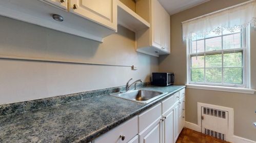 56 Elm St, Worcester, MA 01609 exterior