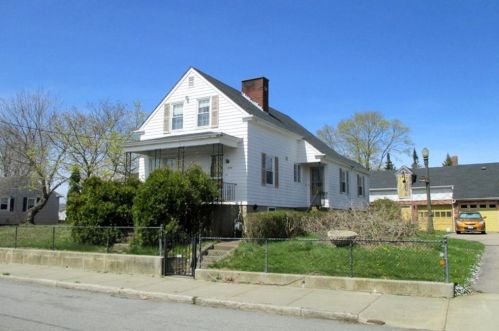 1374 Slade St, Fall-River, MA 02721 exterior