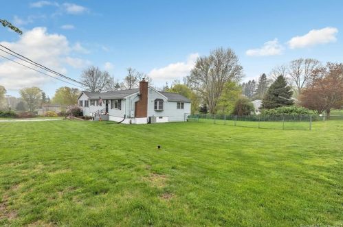 82 Willoughby Rd, Huntington, CT 06484 exterior