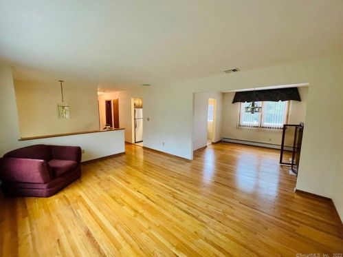 27 Wakeley St, Huntington, CT 06484 exterior