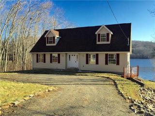 351 Pond Hill Rd, Moosup, CT 06354 exterior