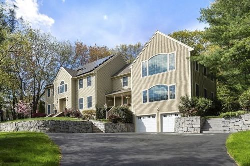 4 Treetops Ln, Danvers, MA 01923 exterior