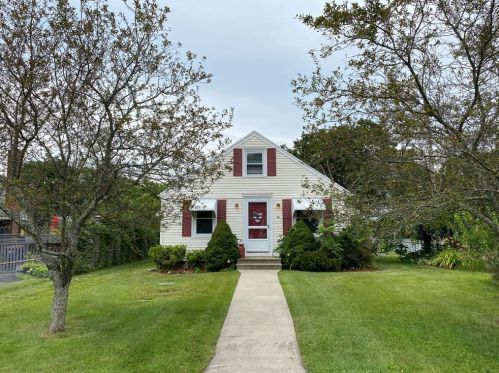 44 Metropolitan Park Ave, Seekonk, MA 02771 exterior