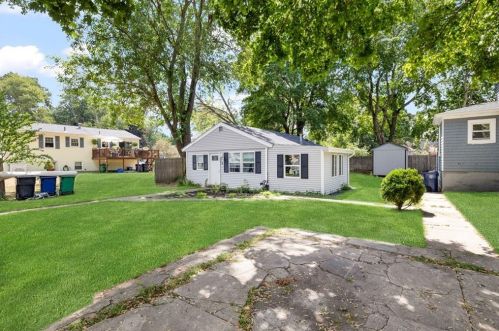 9 Meridan St, Warwick, RI 02889 exterior