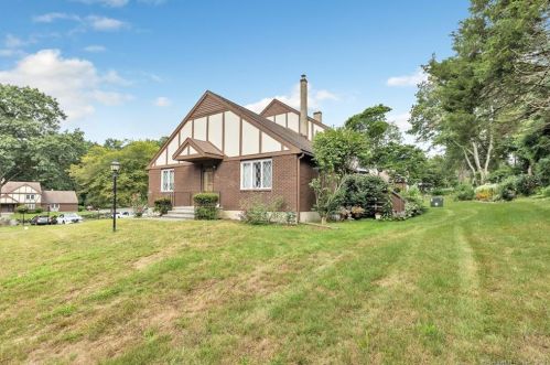 30 Derbyshire, Derby, CT 06418 exterior