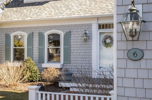 6 Sunbeam Ln, Hyannis, MA 02601 exterior